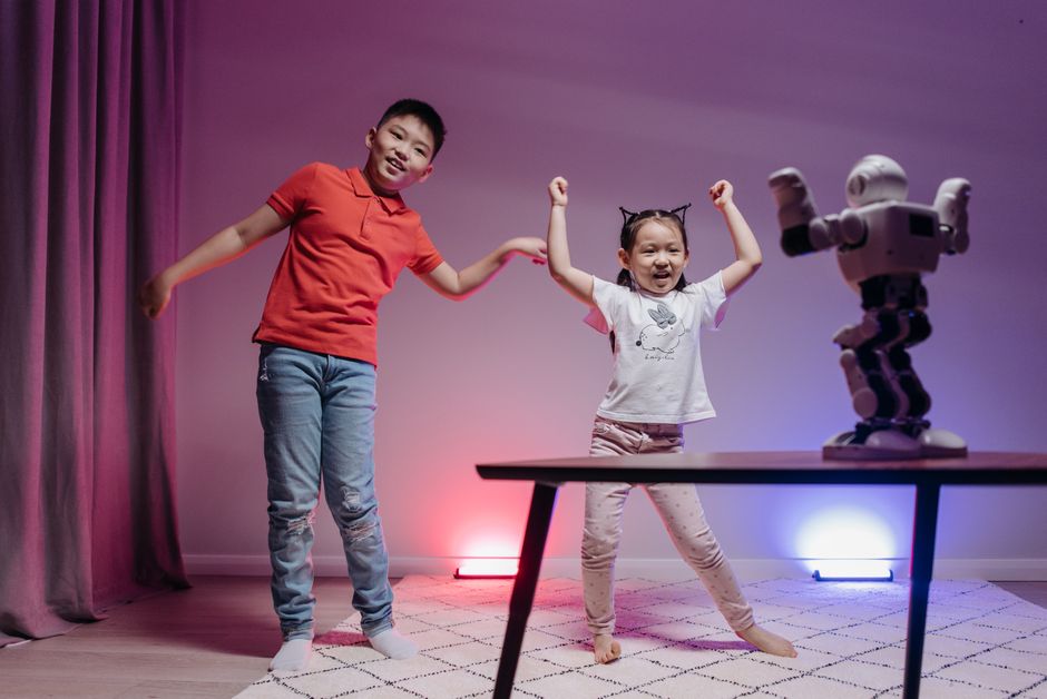 Un robot danse et apprend tout seul