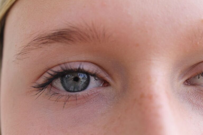 Les cils se renouvellent toutes les 5 semaines