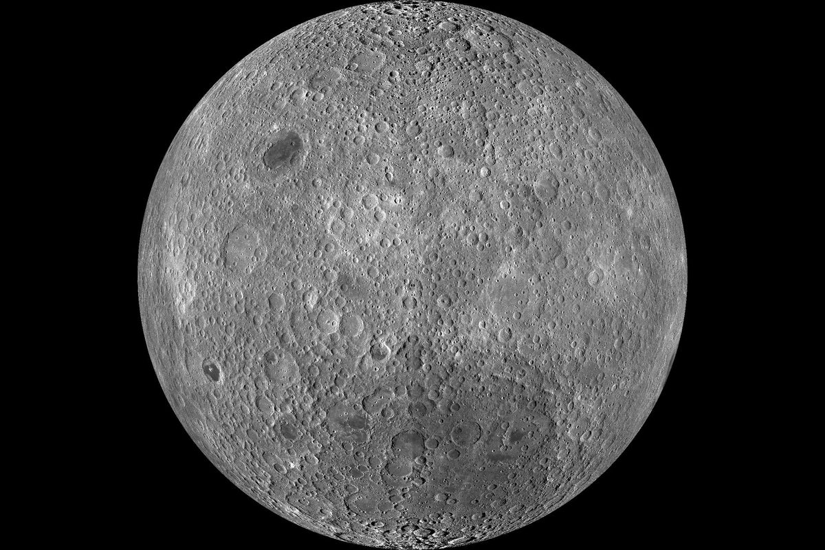 La face cachée de la Lune, couverte de cratères (photo NASA)